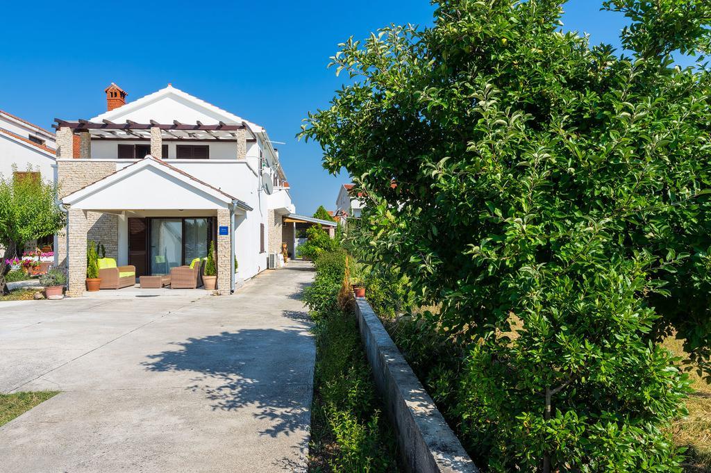 Apartments Draznik Затон Екстер'єр фото