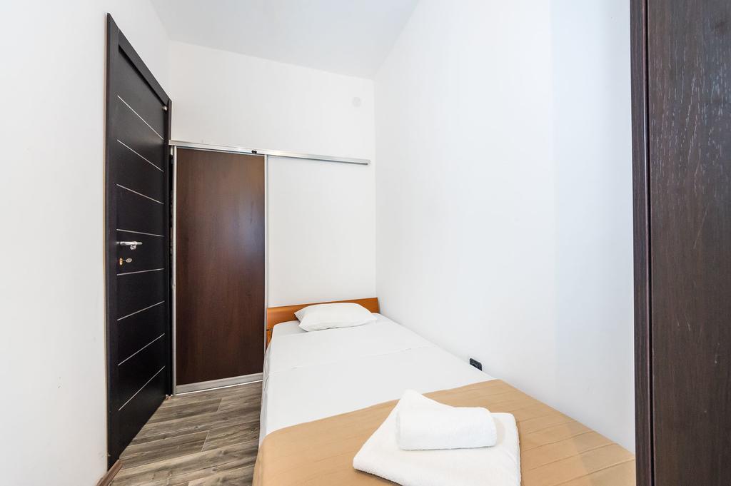 Apartments Draznik Затон Екстер'єр фото