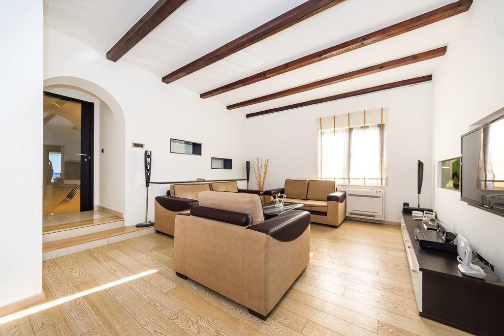 Apartments Draznik Затон Екстер'єр фото
