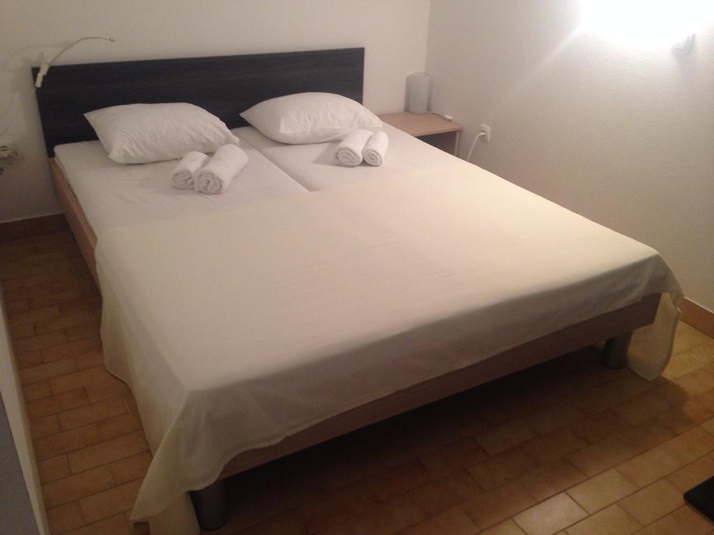 Apartments Draznik Затон Екстер'єр фото